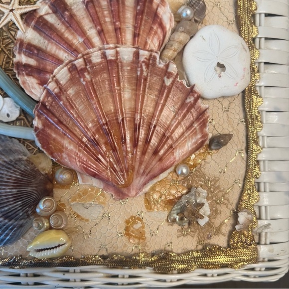 Vintage Seashell Embellished White Wicker Handbag - Picture 3 of 16